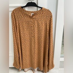 Women’s Blouse tan with black dots XL